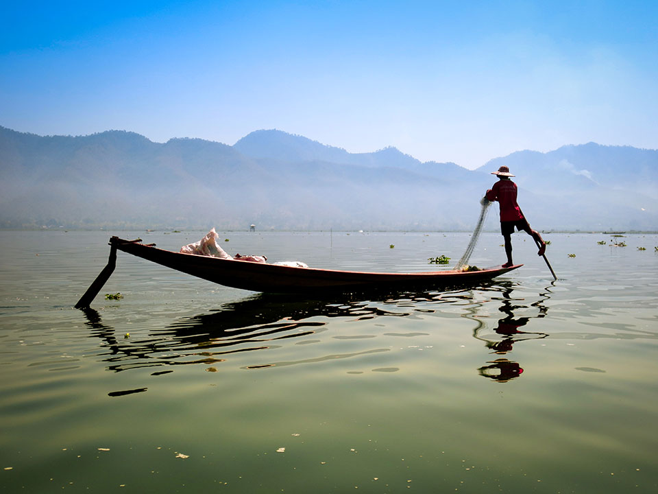 Dana Drake_inle lake man at work