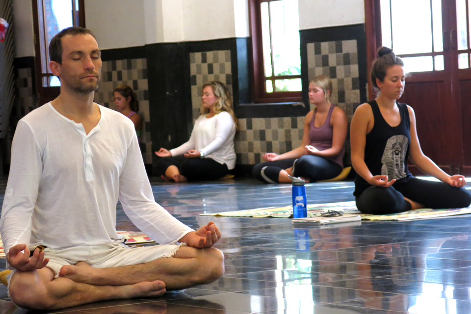 SP14-ArtOfLiving-India