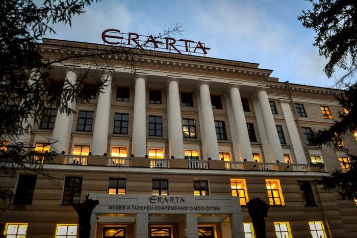 Students enter the Erarta Museum right at dusk to explore the contemporary galleries in the dark.