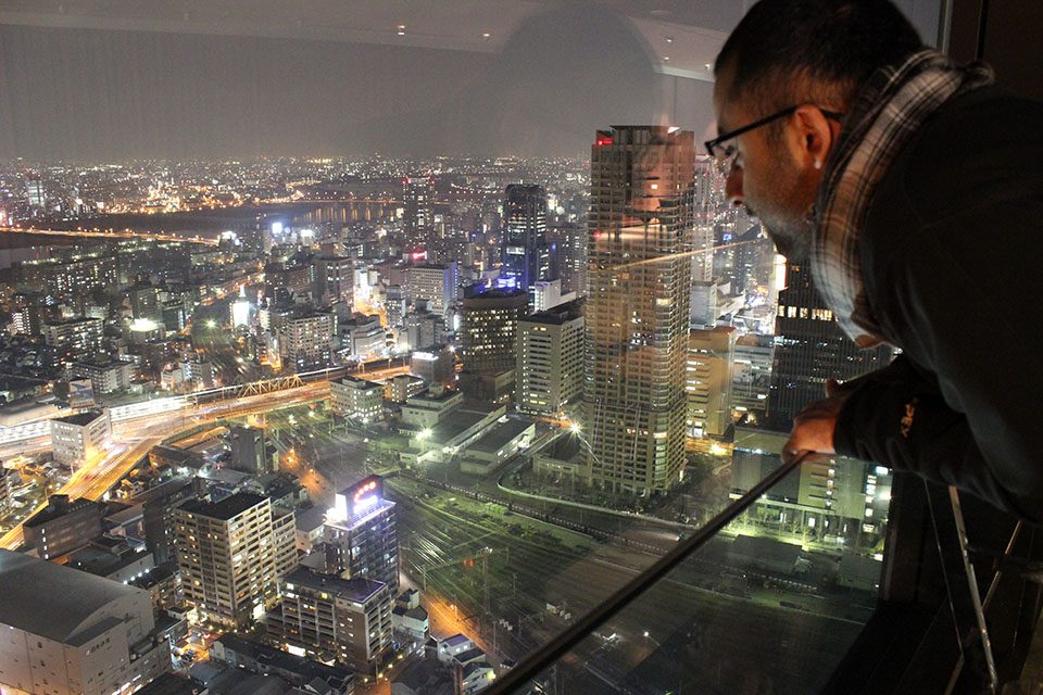 HassanKhanOsakaNightViewLeaning_960