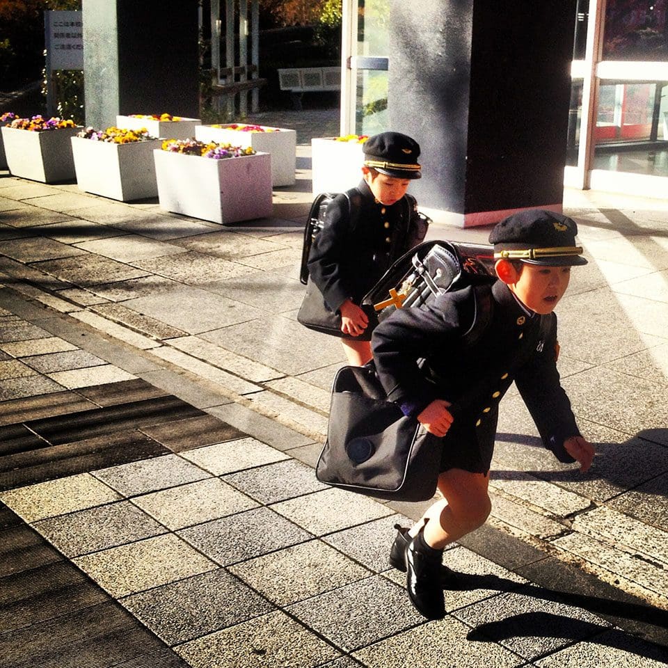 boys_running_960